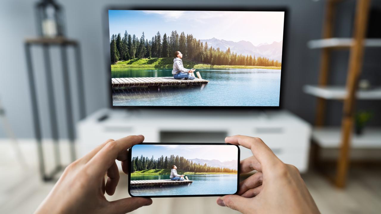 4 Easy Ways to Connect Your Android Phone to Your TV